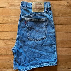 Women’s Vingtage Levi Shorts